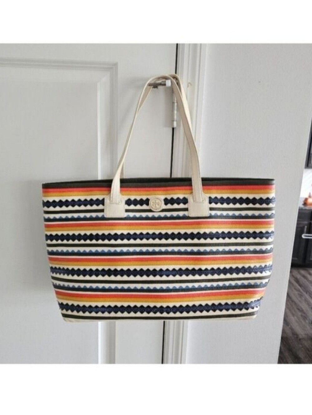 Tory Burch Robinson Shoulder Bag - Picture 3 of 9